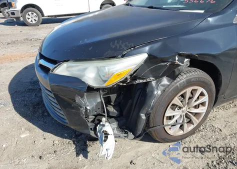 2016 Toyota Camry Le z USA, uszkodzony, nr VIN 4T4BF1FK4GR556676